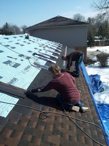 installing-roof-northwest